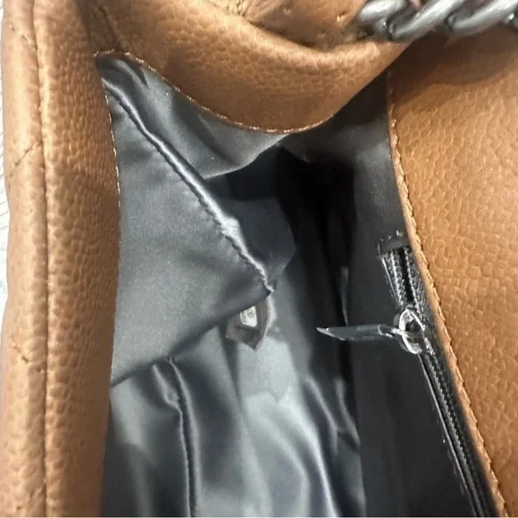 Quilted Leather Chanel Purse — Mint condition - Picture 7 of 8